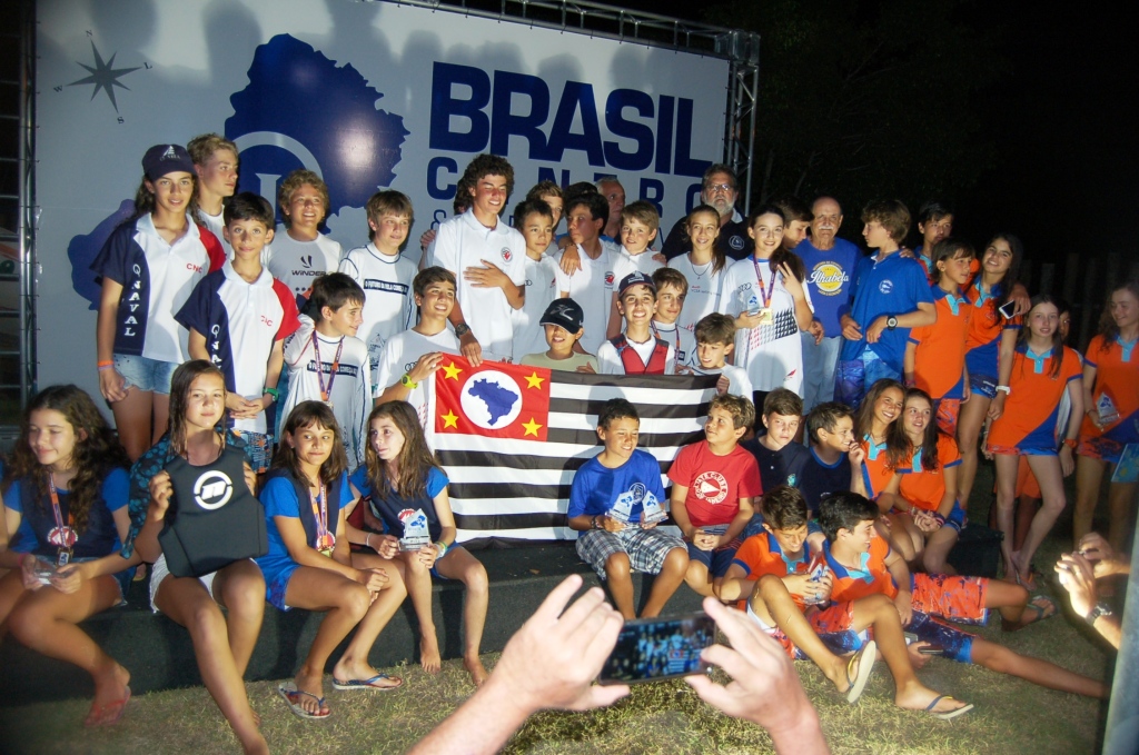 Velejadores - Campeonato Brasil Centro de Optimist